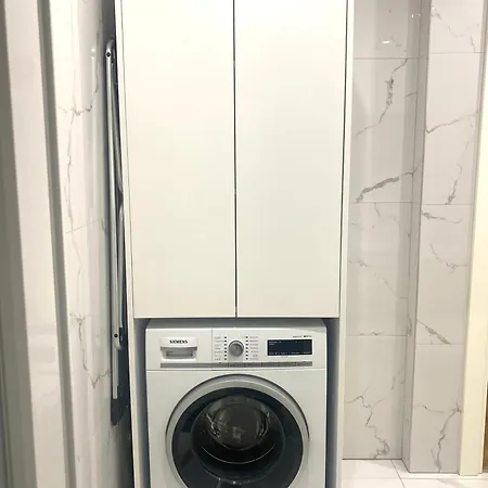 35 Тирана