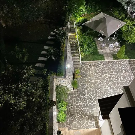 35 Tirana